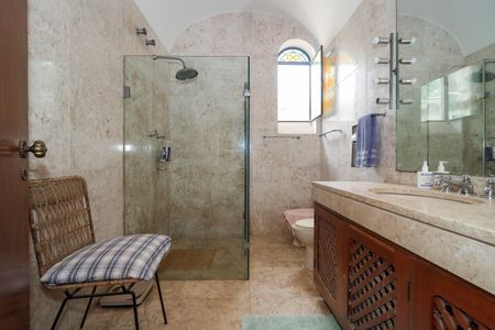 Casa de condomínio à venda com 958m², 6 quartos e 6 vagas Casa de condomínio à venda com 958m², 6 quartos e 6 vagasBanheiro da Suíte 2