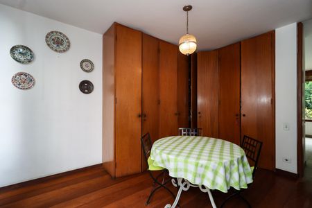 Casa de condomínio à venda com 958m², 6 quartos e 6 vagas Casa de condomínio à venda com 958m², 6 quartos e 6 vagasSala 4