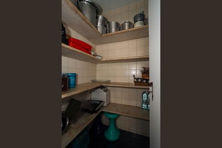 Casa de condomínio à venda com 958m², 6 quartos e 6 vagas Casa de condomínio à venda com 958m², 6 quartos e 6 vagasDespensa