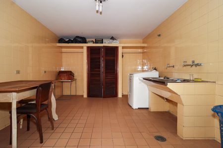 Casa de condomínio à venda com 958m², 6 quartos e 6 vagas Casa de condomínio à venda com 958m², 6 quartos e 6 vagasÁrea de Serviço