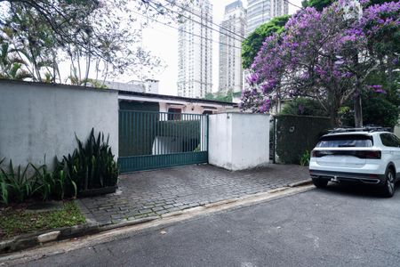 Casa de condomínio à venda com 958m², 6 quartos e 6 vagas Casa de condomínio à venda com 958m², 6 quartos e 6 vagasFachada