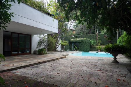 Casa de condomínio à venda com 958m², 6 quartos e 6 vagas Casa de condomínio à venda com 958m², 6 quartos e 6 vagasÁrea externa