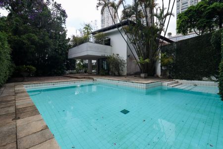 Casa de condomínio à venda com 958m², 6 quartos e 6 vagas Casa de condomínio à venda com 958m², 6 quartos e 6 vagasÁrea externa