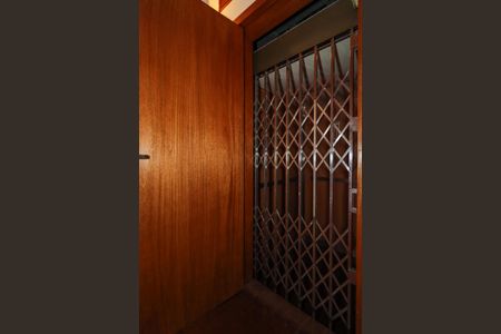 Casa de condomínio à venda com 958m², 6 quartos e 6 vagas Casa de condomínio à venda com 958m², 6 quartos e 6 vagasElevador