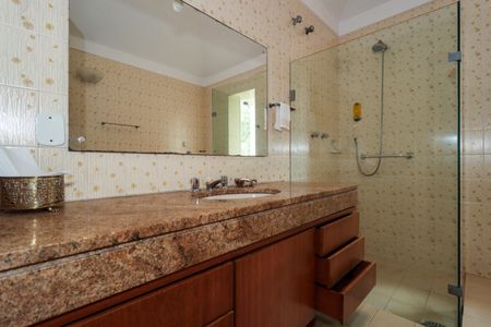 Casa de condomínio à venda com 958m², 6 quartos e 6 vagas Casa de condomínio à venda com 958m², 6 quartos e 6 vagasBanheiro da Suíte 4