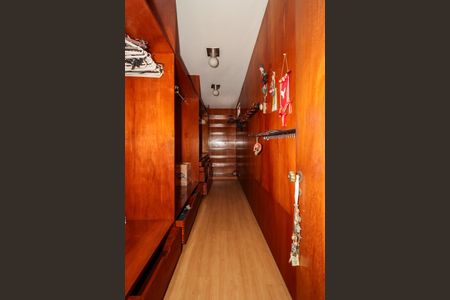 Casa de condomínio à venda com 958m², 6 quartos e 6 vagas Casa de condomínio à venda com 958m², 6 quartos e 6 vagasCloset da Suíte 1