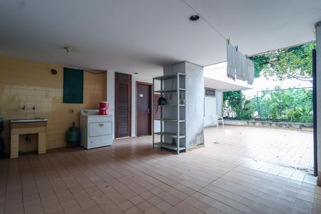 Casa de condomínio à venda com 958m², 6 quartos e 6 vagas Casa de condomínio à venda com 958m², 6 quartos e 6 vagasÁrea de Serviço