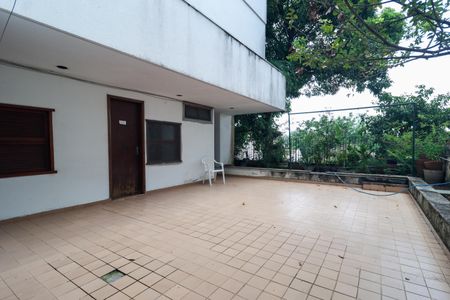 Casa de condomínio à venda com 958m², 6 quartos e 6 vagas Casa de condomínio à venda com 958m², 6 quartos e 6 vagasÁrea de Serviço