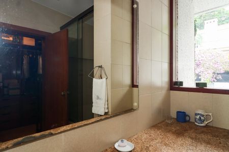 Casa de condomínio à venda com 958m², 6 quartos e 6 vagas Casa de condomínio à venda com 958m², 6 quartos e 6 vagasBanheiro da Suíte 5