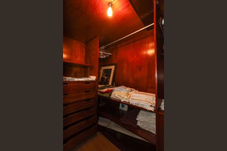 Casa de condomínio à venda com 958m², 6 quartos e 6 vagas Casa de condomínio à venda com 958m², 6 quartos e 6 vagasCloset da Suíte 3