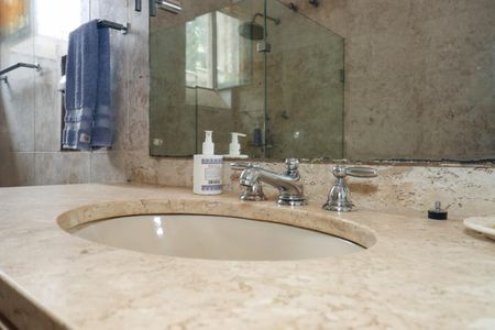 Casa de condomínio à venda com 958m², 6 quartos e 6 vagas Casa de condomínio à venda com 958m², 6 quartos e 6 vagasBanheiro da Suíte 2