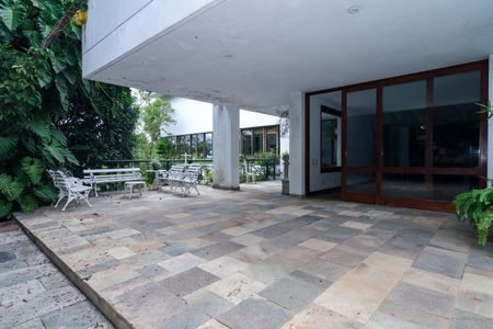 Casa de condomínio à venda com 958m², 6 quartos e 6 vagas Casa de condomínio à venda com 958m², 6 quartos e 6 vagasÁrea externa