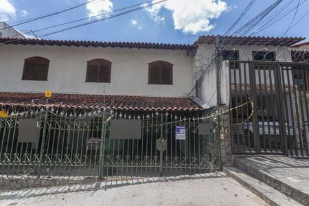 Apartamento para alugar com 120m², 3 quartos e 1 vaga Apartamento para alugar com 120m², 3 quartos e 1 vagaFachada