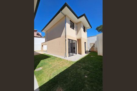 Casa de condomínio à venda com 123m², 4 quartos e 2 vagasJardim