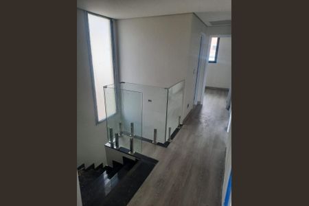 Casa de condomínio à venda com 123m², 4 quartos e 2 vagasCorredor intimo do segundo pavimento