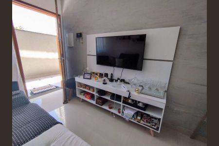 Casa de condomínio à venda com 50m², 2 quartos e sem vaga Casa de condomínio à venda com 50m², 2 quartos e sem vagaSala