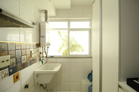 Apartamento à venda com 77m², 3 quartos e 1 vagaÁrea de serviço