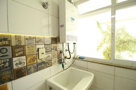 Apartamento à venda com 77m², 3 quartos e 1 vagaÁrea de serviço