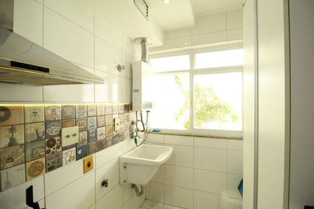 Apartamento à venda com 77m², 3 quartos e 1 vagaÁrea de serviço