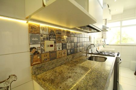 Apartamento à venda com 77m², 3 quartos e 1 vagaÁrea de serviço