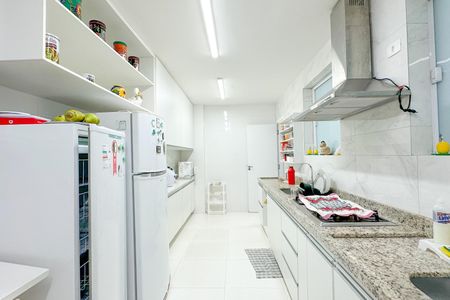 Apartamento à venda com 300m², 4 quartos e 4 vagasCozinha