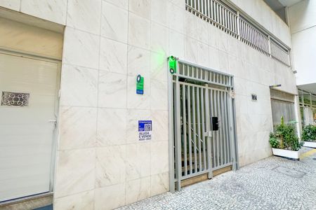 Apartamento à venda com 300m², 4 quartos e 4 vagasFachada + Plaquinha