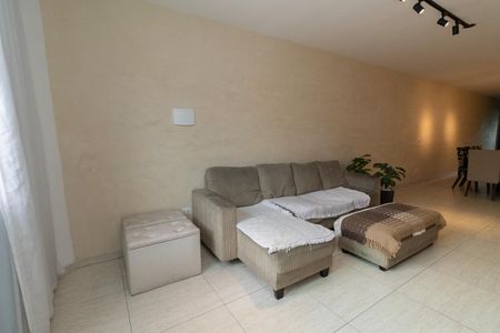 Casa à venda com 165m², 3 quartos e 4 vagasSala