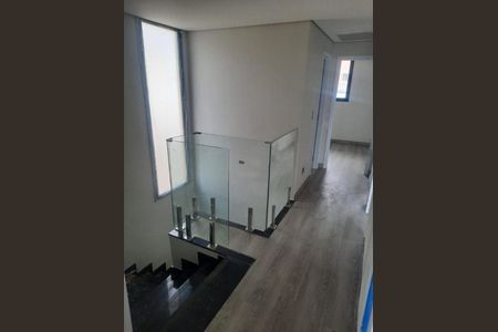 Casa de condomínio à venda com 123m², 4 quartos e 2 vagasCorredor intimo do segundo pavimento