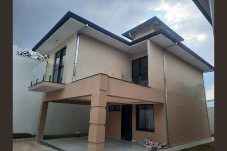 Casa de condomínio à venda com 123m², 4 quartos e 2 vagasFachada das casas