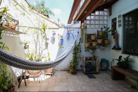 Casa de condomínio à venda com 115m², 3 quartos e 2 vagasQuintal