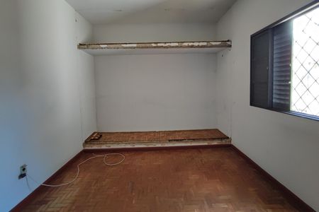 Casa à venda com 300m², 4 quartos e 3 vagas Casa à venda com 300m², 4 quartos e 3 vagasQuarto 2