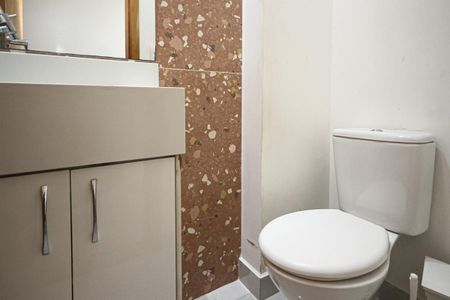 Casa à venda com 140m², 3 quartos e 2 vagasBanheiro/Suíte