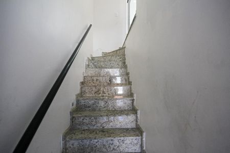 Casa à venda com 140m², 3 quartos e 2 vagasEscada