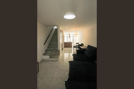 Casa à venda com 140m², 3 quartos e 2 vagasSala