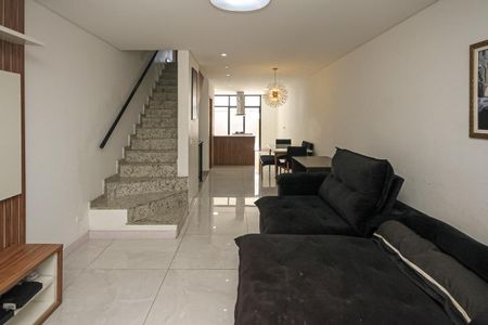 Casa à venda com 140m², 3 quartos e 2 vagasSala