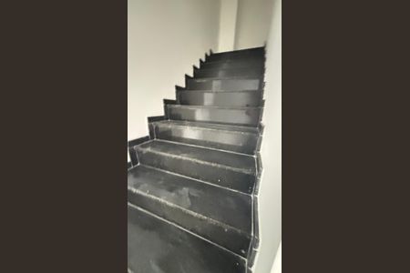 Apartamento à venda com 106m², 2 quartos e 2 vagas Apartamento à venda com 106m², 2 quartos e 2 vagasEscada