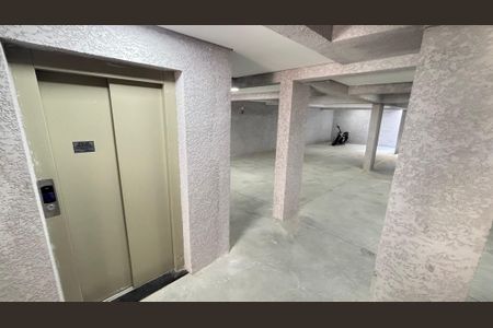 Apartamento à venda com 106m², 2 quartos e 2 vagas Apartamento à venda com 106m², 2 quartos e 2 vagasElevador