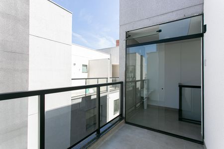 Casa de condomínio à venda com 115m², 3 quartos e 2 vagasVaranda