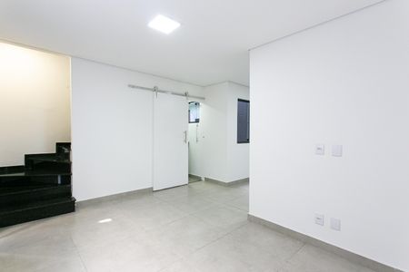 Casa de condomínio à venda com 115m², 3 quartos e 2 vagasSala