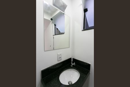 Casa de condomínio à venda com 115m², 3 quartos e 2 vagasLavabo