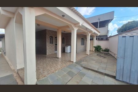 Casa à venda com 270m², 5 quartos e 3 vagasFoto 03