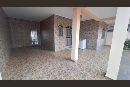 Casa à venda com 270m², 5 quartos e 3 vagasFoto 02