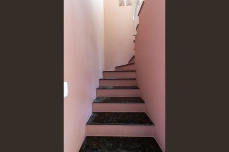 Casa à venda com 143m², 3 quartos e 2 vagasEscadas