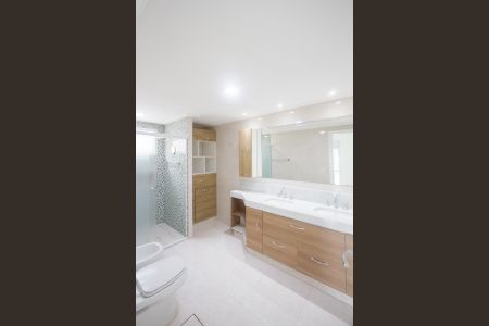 Apartamento à venda com 258m², 4 quartos e 4 vagasBanheiro da Suíte 4