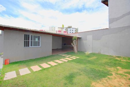 Casa à venda com 450m², 5 quartos e 2 vagasQuintal