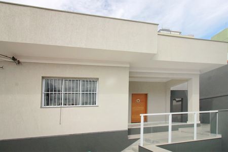 Casa à venda com 450m², 5 quartos e 2 vagasFachada interna