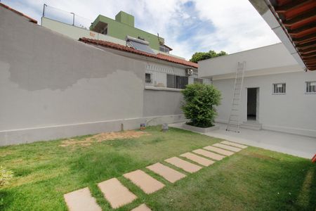 Casa à venda com 450m², 5 quartos e 2 vagasQuintal