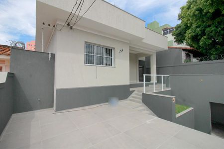 Casa à venda com 450m², 5 quartos e 2 vagasFachada Interna