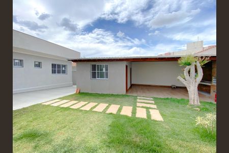 Casa à venda com 450m², 5 quartos e 2 vagasQuintal