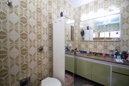 Casa à venda com 233m², 6 quartos e 6 vagas Casa à venda com 233m², 6 quartos e 6 vagasSuíte 2 Banheiro